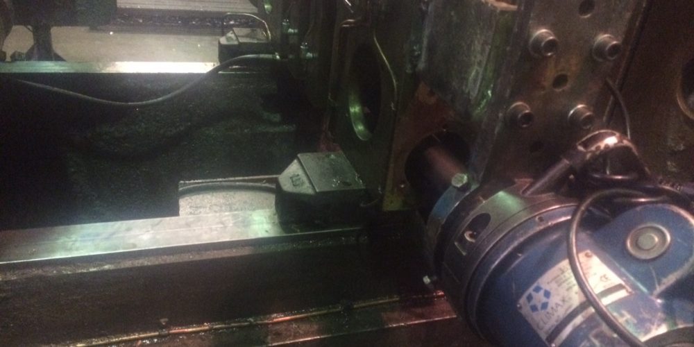 Regeneration of locking system in the molding press